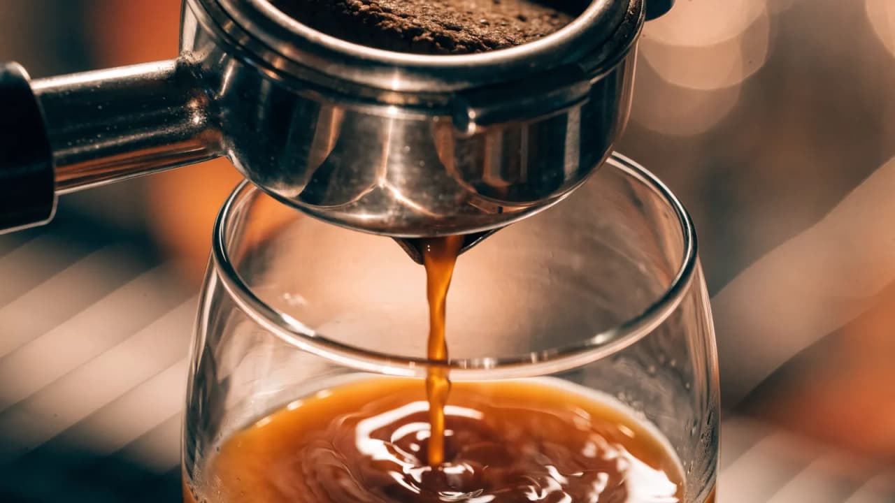 Porte-filtre pressurisé ou non : ce que ça change dans la tasse